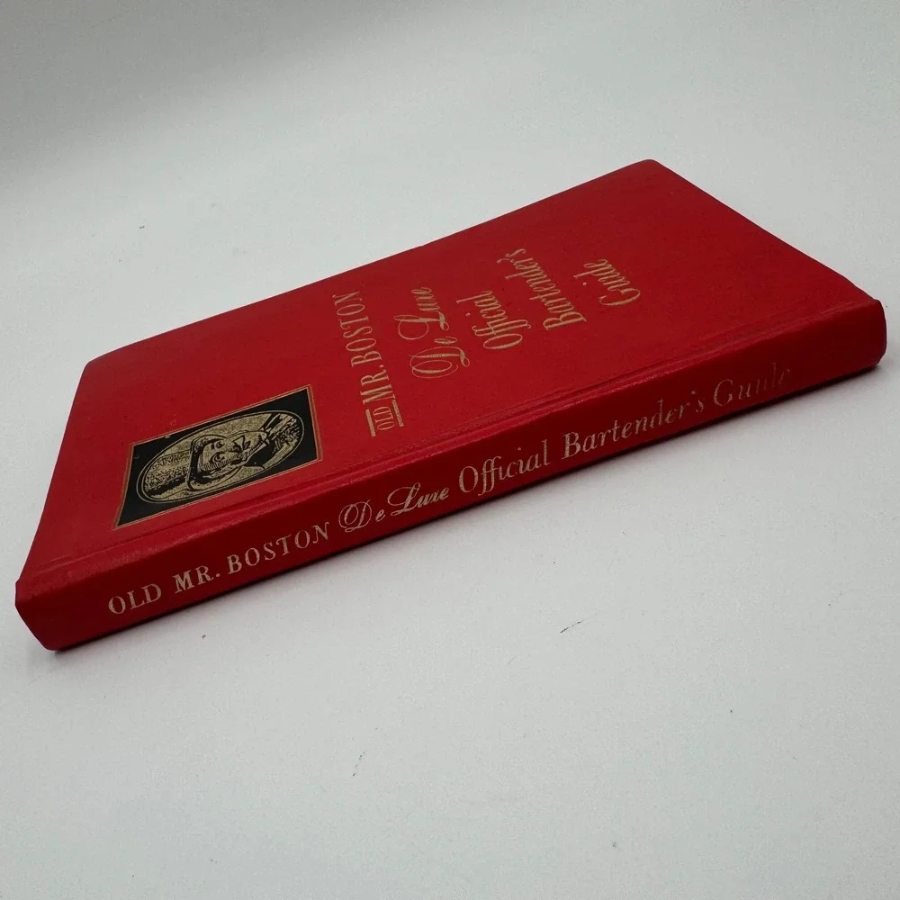 Old Mr. Boston De Luxe Official Bartender's Guide 1966 HC Cocktail Recipe Book